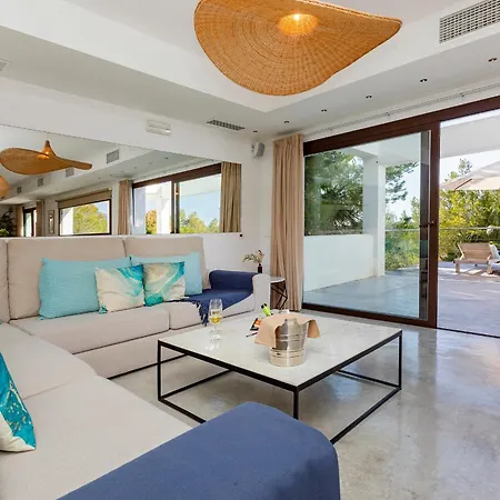 In Cala Salada Sleeps 14 Villa