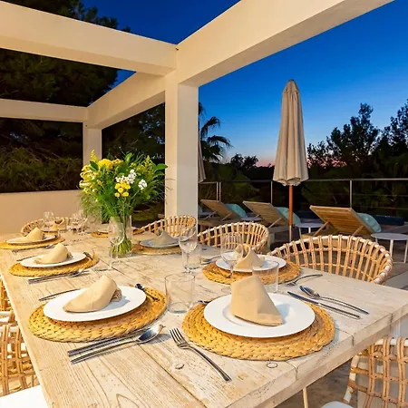 In Cala Salada Sleeps 14 Villa *