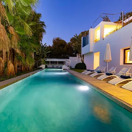 In Cala Salada Sleeps 14 * San Antonio (Ibiza)