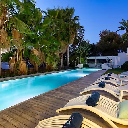 In Cala Salada Sleeps 14 Villa *
