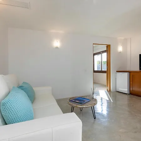 In Cala Salada Sleeps 14 Villa *