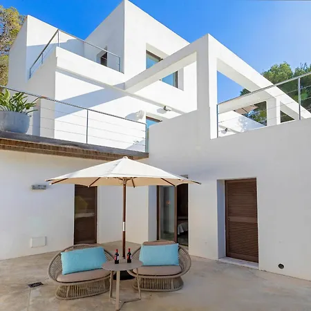 In Cala Salada Sleeps 14 * San Antonio (Ibiza)