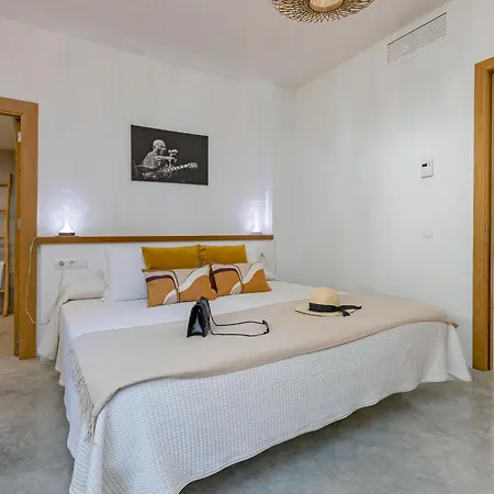 In Cala Salada Sleeps 14 San Antonio (Ibiza)