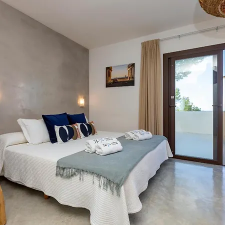 In Cala Salada Sleeps 14 San Antonio (Ibiza)