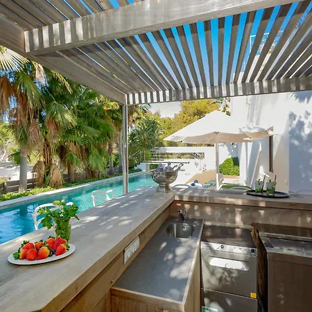 In Cala Salada Sleeps 14 Villa